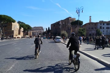 E-Bike Tour of Rome's Iconic Landmarks and Trevi Fountain