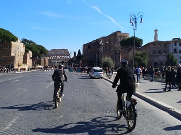 E-Bike Tour of Rome's Iconic Landmarks and Trevi Fountain