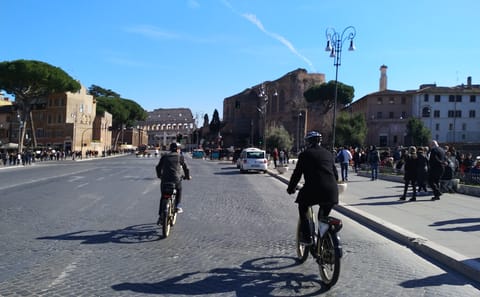 E-Bike Tour of Rome's Iconic Landmarks and Trevi Fountain