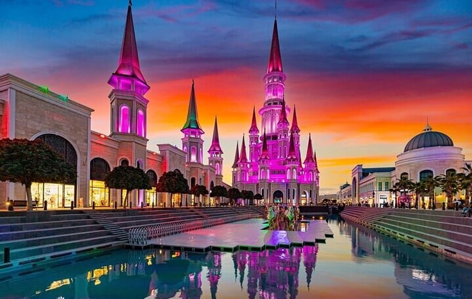 Land of Legends Night Show with Roundtrip Transfer from Alanya