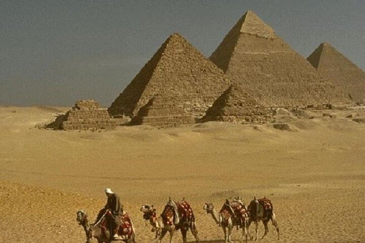 Giza Pyramids Private Tour: Camel Ride & Free Photo Session at Sphinx