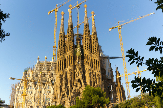 Barcelona All-Inclusive Semi-Private Tour - Sagrada Familia, Parc Guell and more