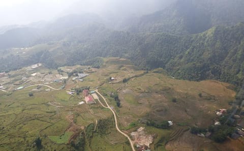 Hanoi to Sapa: Two-Day Tour of Ethnic Villages by Train and Bus