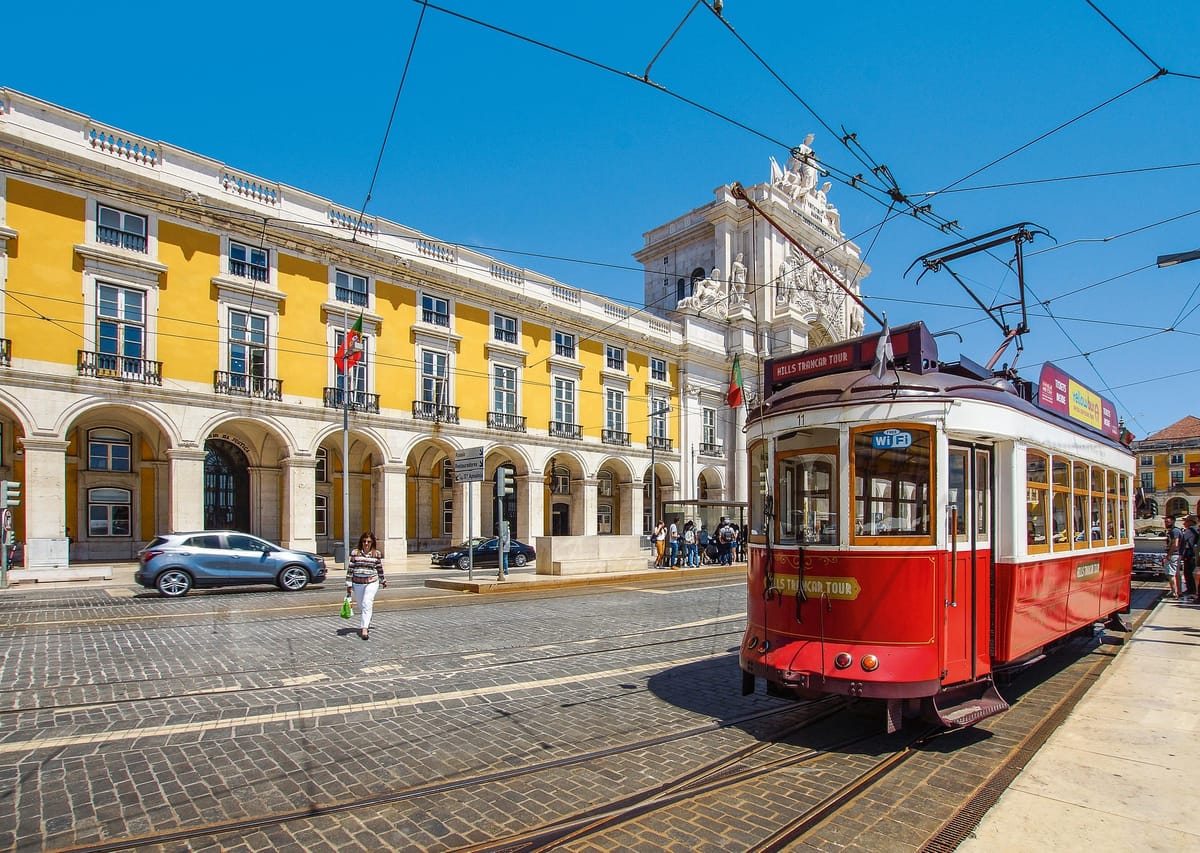Lisbon Afternoon: Private Tour with Monuments and Fado Dinner