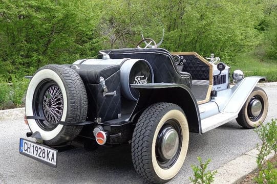 Private Retro Stylish Tour of Sliven with Ford T Speedster	