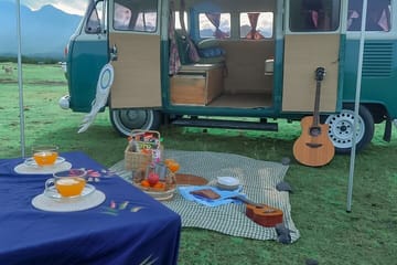 Sunset Picnic Tour at Tanah Lot Temple in Bali