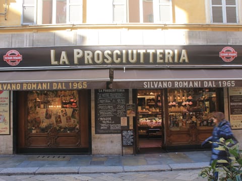 Food Tour with Tastings & Sightseeing in Parma
