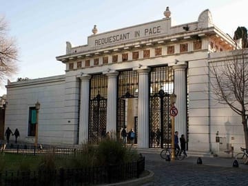 Private Historical Walking Tour of Evita and Peronism in Buenos Aires