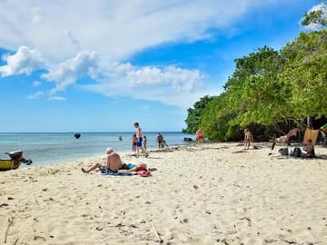 Booby Cay Island Boat Tour with Open Bar & Fresh Seafood Lunch