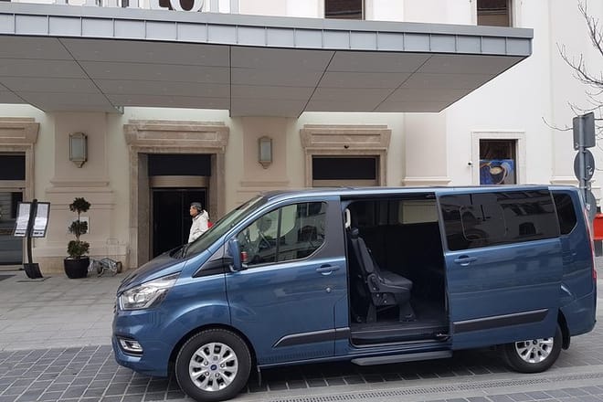 Budapest Private Transfer from or to Prague 2