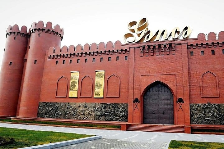 Nizami_Ganjavi_mausoleum_in_Ganja,_Azerbaijan_Ganja_tour_Baku