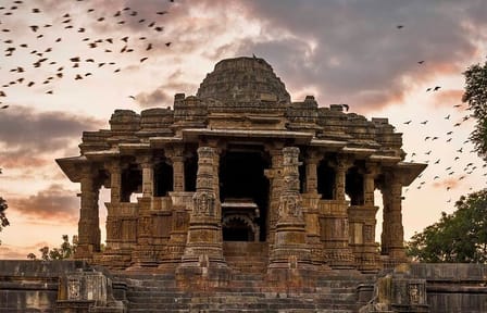 Private Bus Tour of Modhera Sun Temple and Rani ki Vav