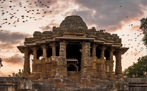 Private Bus Tour of Modhera Sun Temple and Rani ki Vav