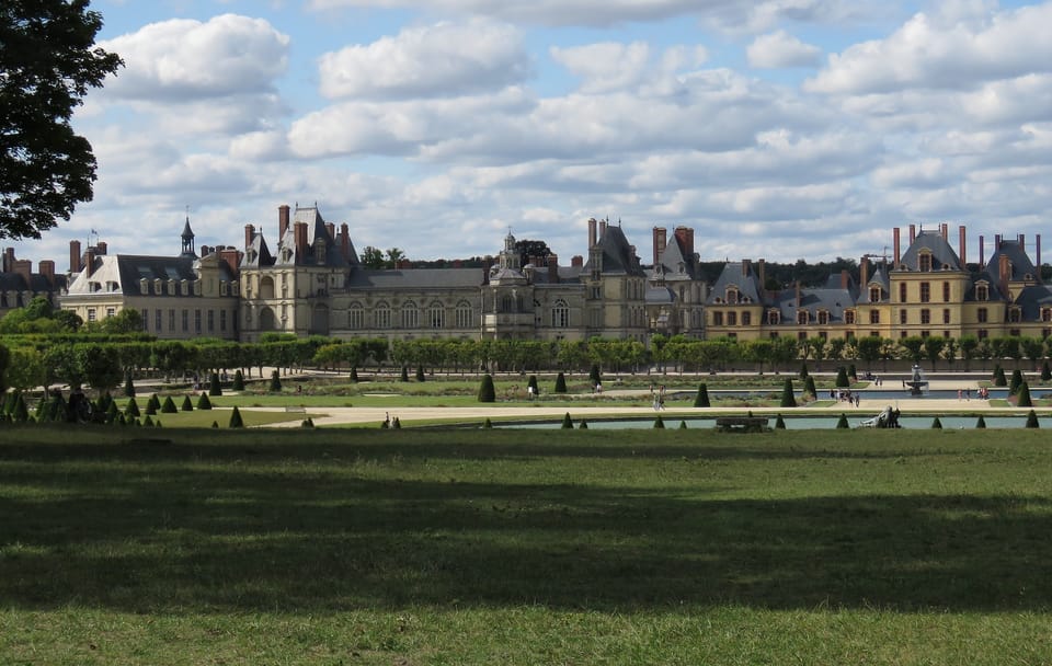 Day Trip to Fontainebleau Palace from Paris by Minivan