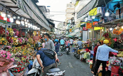 Private Evening Seafood Street Food Tour in Ho Chi Minh City