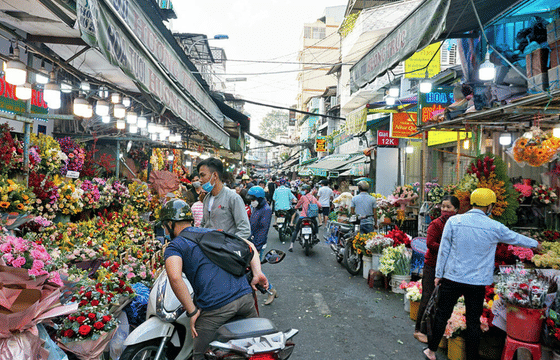 Private Saigon Evening Street food tour with seafood