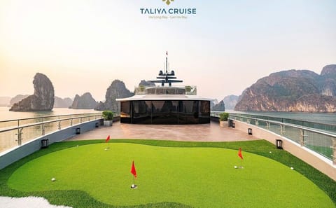 Luxury Day Cruise in Ha Long Bay and Lan Ha Bay