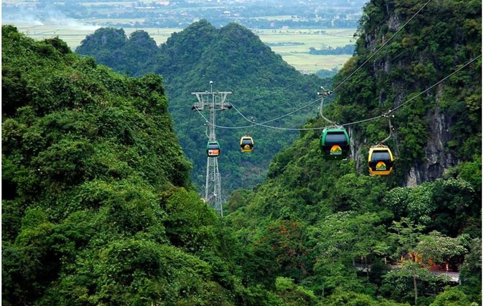 Day Trip to Perfume Pagoda from Hanoi with Guided Tour