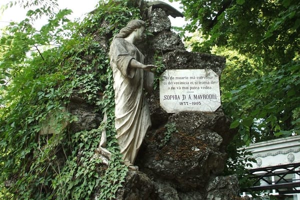 Quest Experience in Bellu Cemetery Bucharest