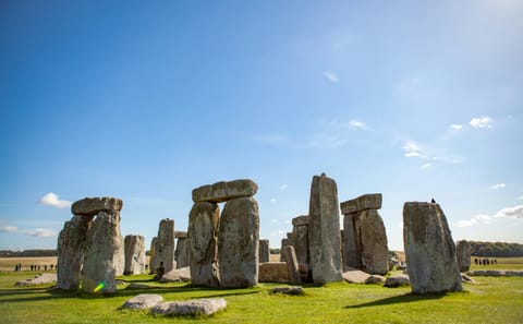 Day Tour to Stonehenge and Avebury from London