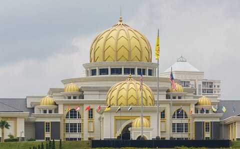 Kuala Lumpur Full Day City Tour with Petronas Twin Tower Tickets