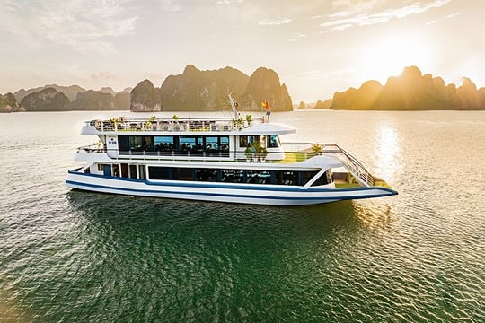 Halong Bay Full Day Tour-all included: Kayak, Titop, Swim, Lunch