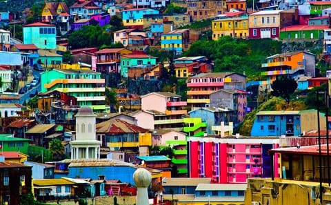 Private Walking Tour of Valparaíso with Local Lunch from Santiago