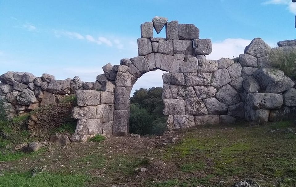 Ancient Plevrona and Messolonghi Day Tour with Meal