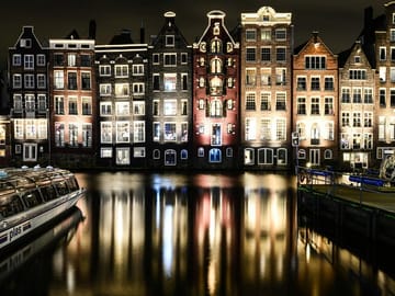 Photoshoot Experience at Museumplein in Amsterdam