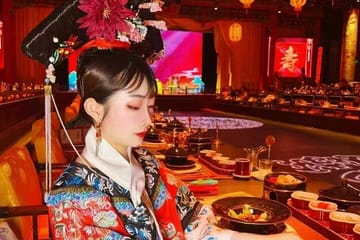 Yuxiandu Royal Cuisine Museum Tour with Show and Banquet