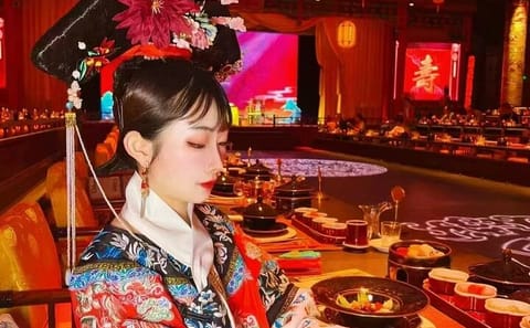Yuxiandu Royal Cuisine Museum Tour with Show and Banquet