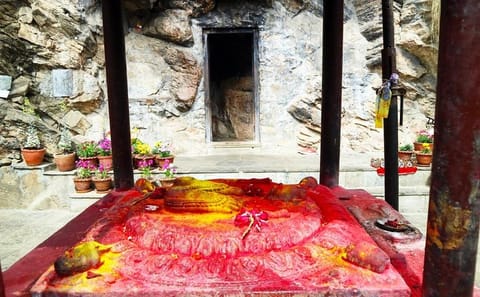Cultural Day Trip to Dakshinkali, Pharping, and Kirtipur