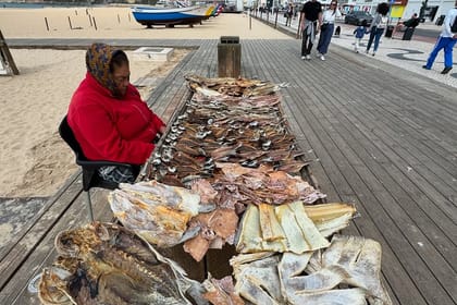 Nazaré Giant Waves Surf Tour – Experience Portugal’s Big Wave Capital