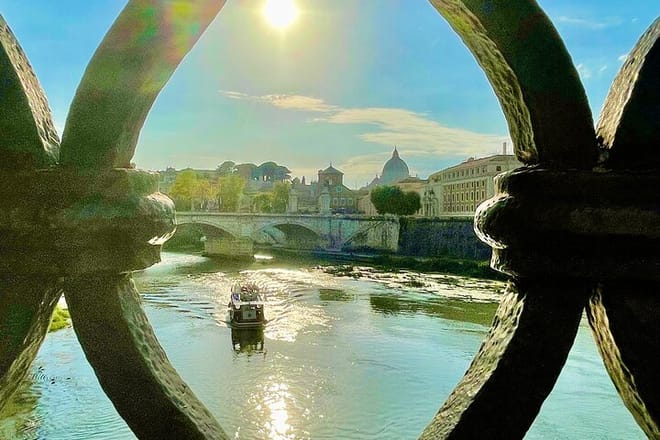 Rome Colosseum Self Audoguided Tour and Tiber River Boat Ride