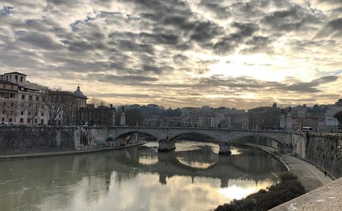 Evening Bus Tour of Rome's Iconic Landmarks