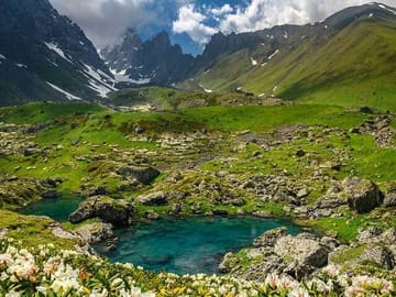 4 Full days in Georgia with private tour, free aiport