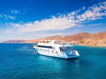 Snorkeling and Dolphin Tour at Three Islands in Hurghada