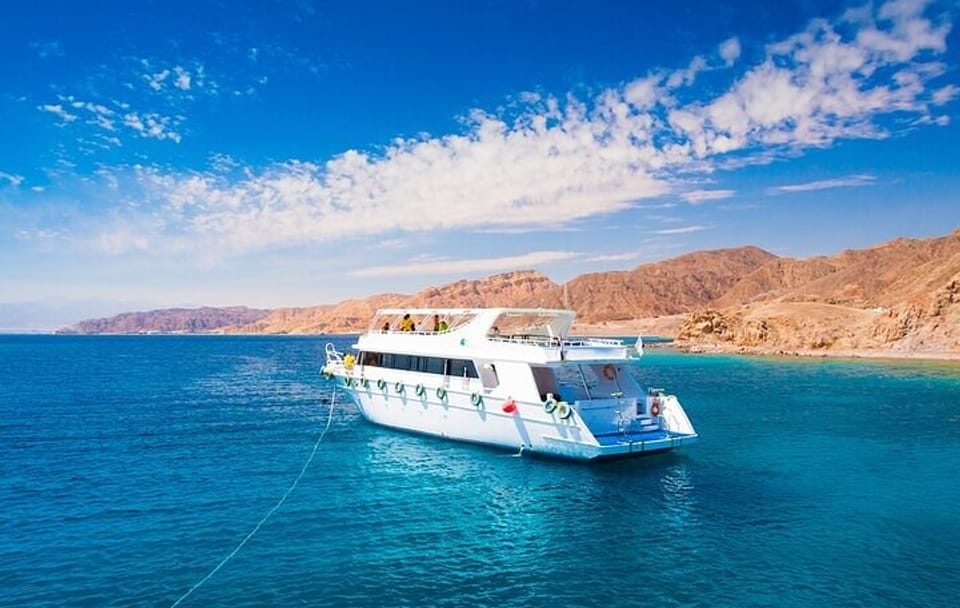 Snorkeling and Dolphin Yacht Tour in 3 islands with Lunch