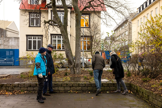 Guests reading the plague telling the story behind the tree in the picture. 