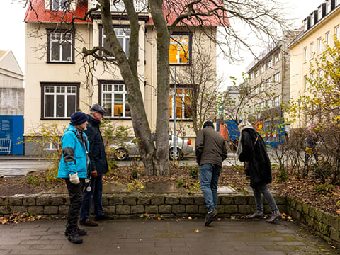 Guests reading the plague telling the story behind the tree in the picture.