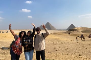Giza Pyramids and Sphinx Tour with Lunch and Fees Included