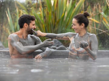 Day Trip to Hell's Gate Geothermal Reserve and Mud Spa from Auckland