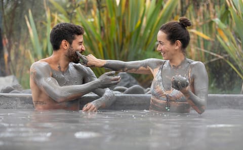 Day Trip to Hell's Gate Geothermal Reserve and Mud Spa from Auckland