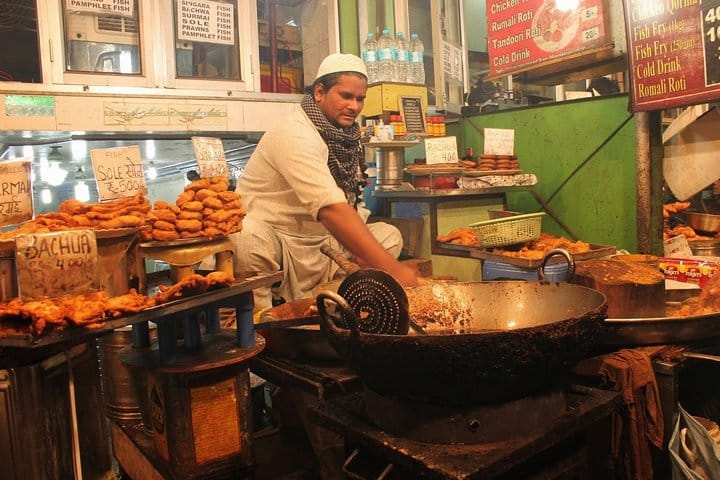 Discover Old Delhi: 4-Hour Evening Walking Tour includes Guide & Dinner