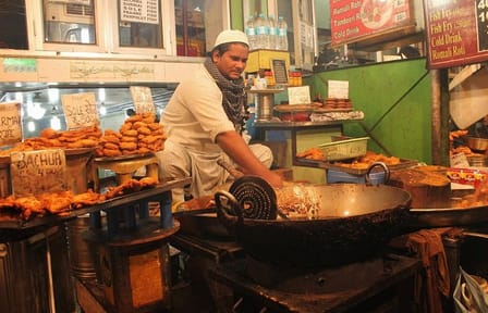 Discover Old Delhi: 4-Hour Evening Walking Tour includes Guide & Dinner