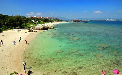 Wuzhizhou Island Coral Reef Day Tour from Sanya