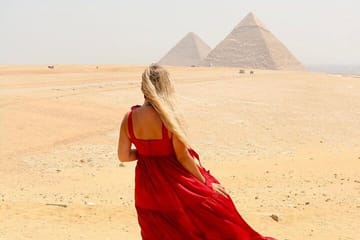 Tour With female Guide To Giza Pyramids, Sphinx, Camal Ride