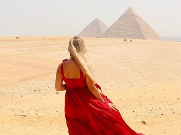 Guided Tour of Giza Pyramids and Sphinx with Female Guide