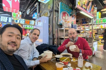 Chongqing Day Tour: Explore Ciqikou and Attend 1949 Show