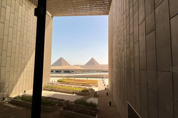 Expert Female Egyptologist to Grand Museum, Giza Pyramids, Sphinx